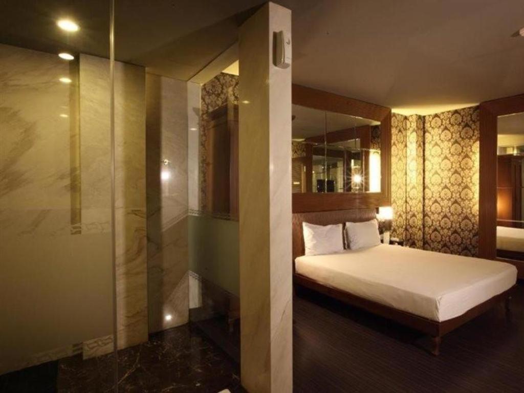 108 Hotel By Him Jakarta Eksteriør billede