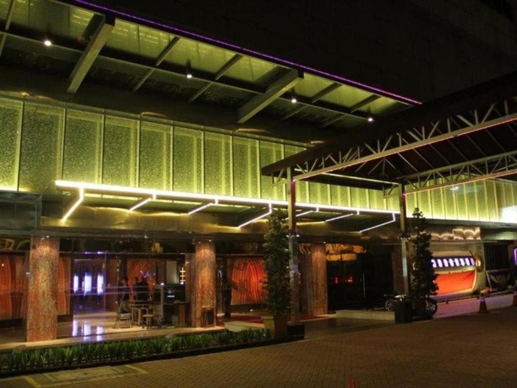 108 Hotel By Him Jakarta Eksteriør billede