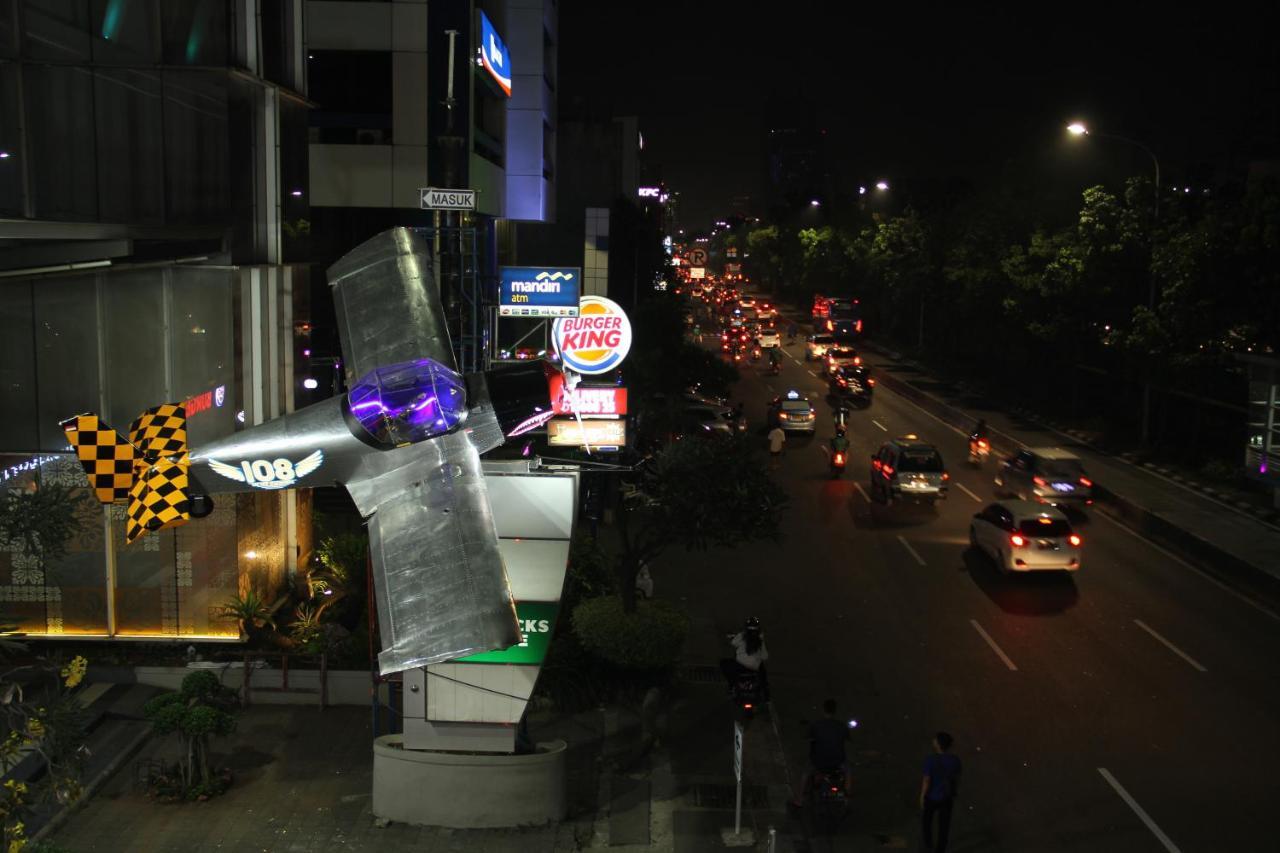 108 Hotel By Him Jakarta Eksteriør billede