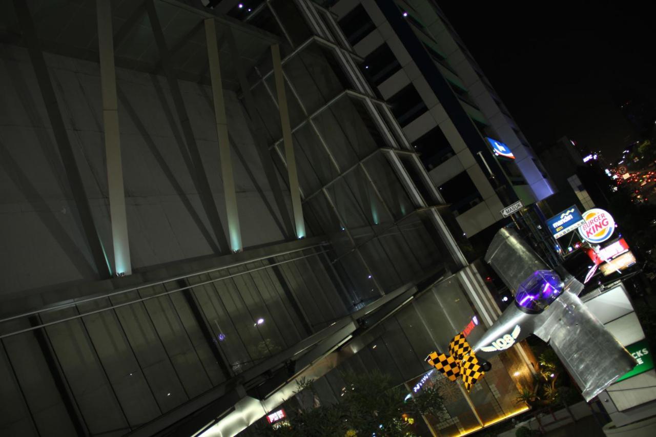 108 Hotel By Him Jakarta Eksteriør billede